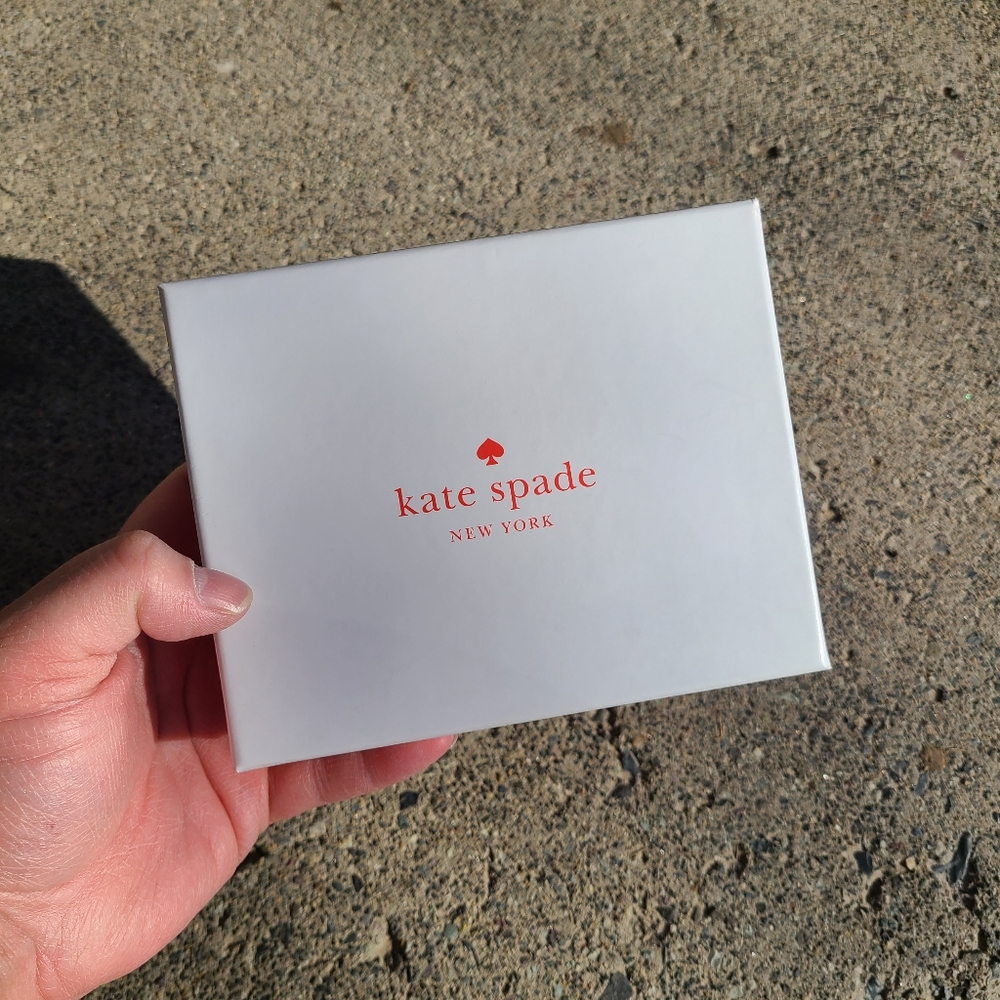 Kate Spade New York Authentic BOX - Picture 2 of 10
